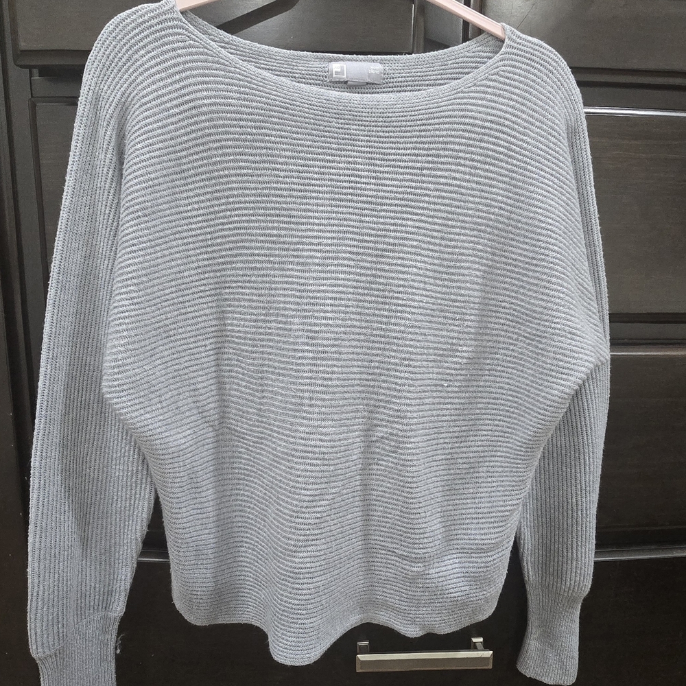 JCPenney Light Gray Women's Crew Neck Sweater
